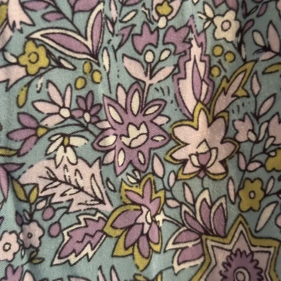 J. Jill Gray and Floral Patterned Top - Picture 7 of 8